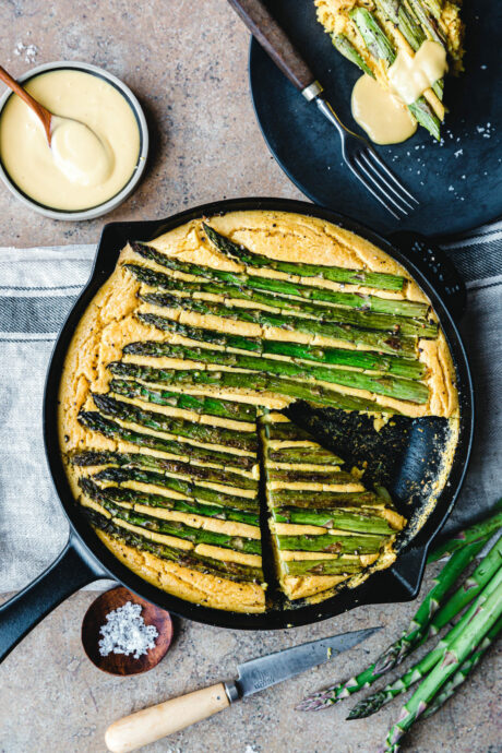 Kichererbsenfrittata mit grünem Spargel