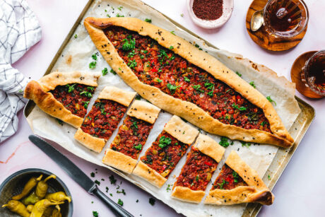 Pide mit veganem Hackfleisch