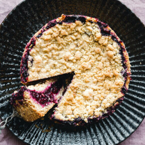 Veganer Heidelbeerkuchen mit Streuseln