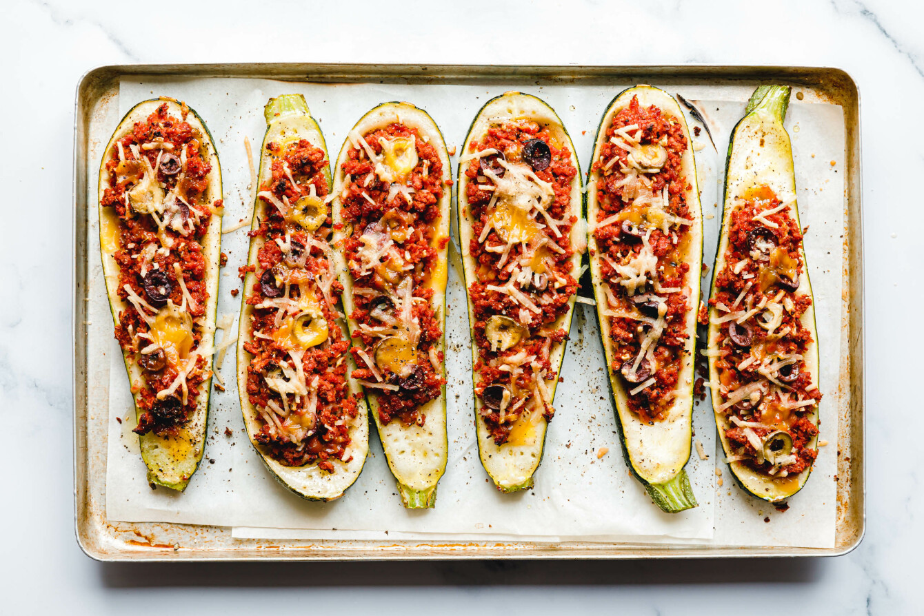 Gefüllte Zucchinischiffchen mit veganem Hackfleisch