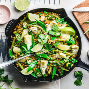 Grüne Paella mit Bohnen, Erbsen & Zuckerschoten