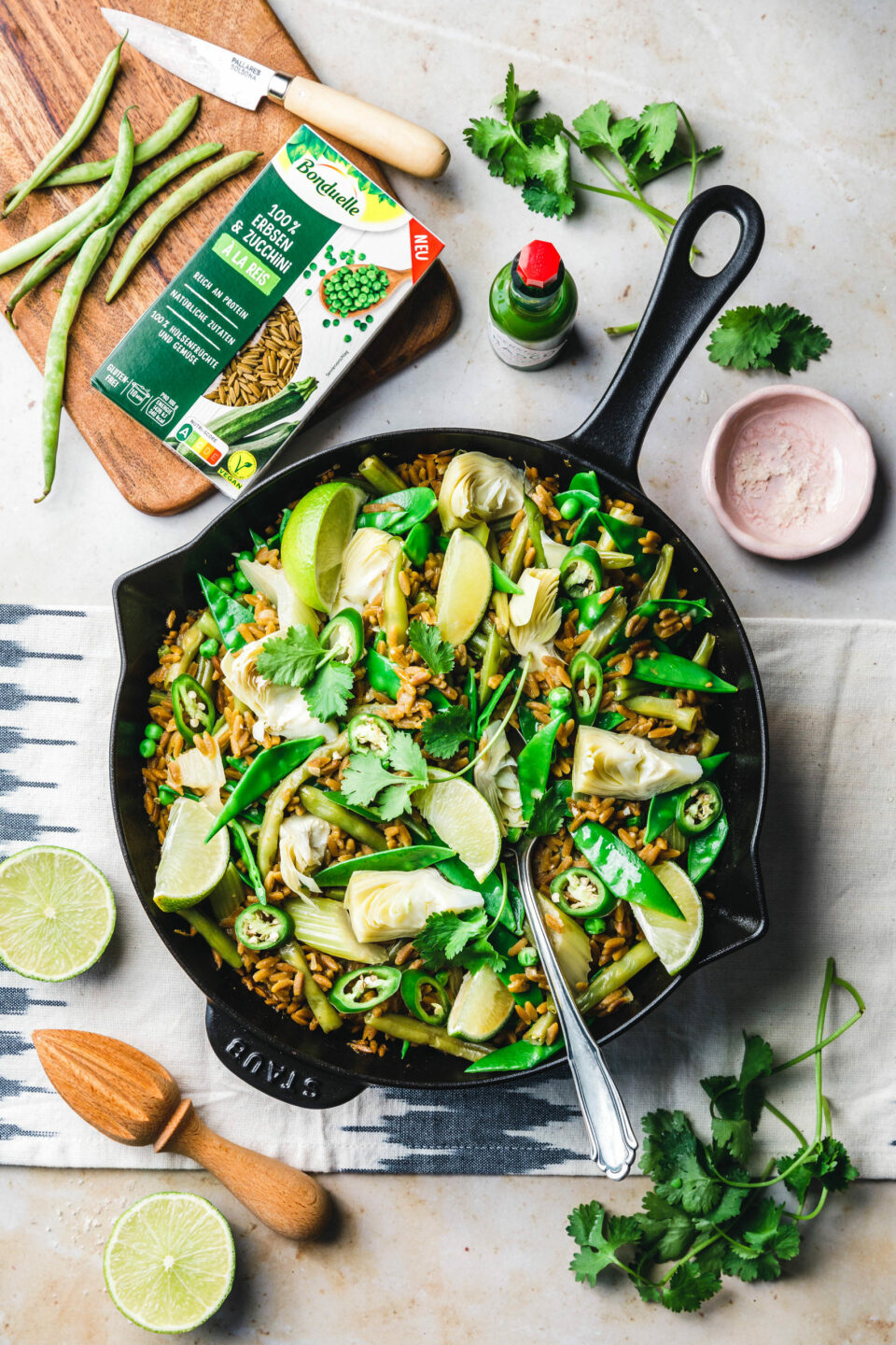 Grüne Paella mit Bohnen, Erbsen & Zuckerschoten