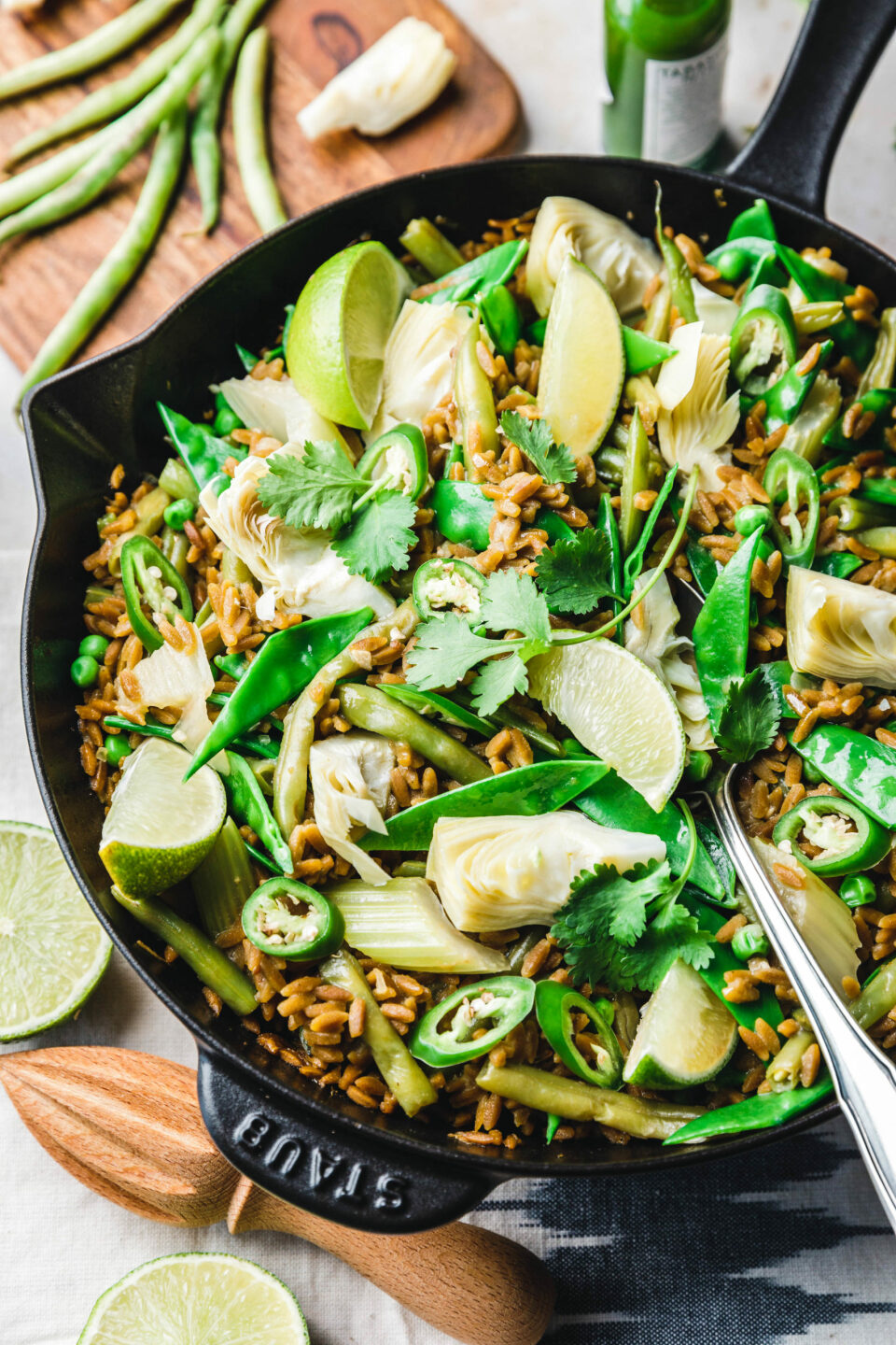 Grüne Paella mit Bohnen, Erbsen & Zuckerschoten
