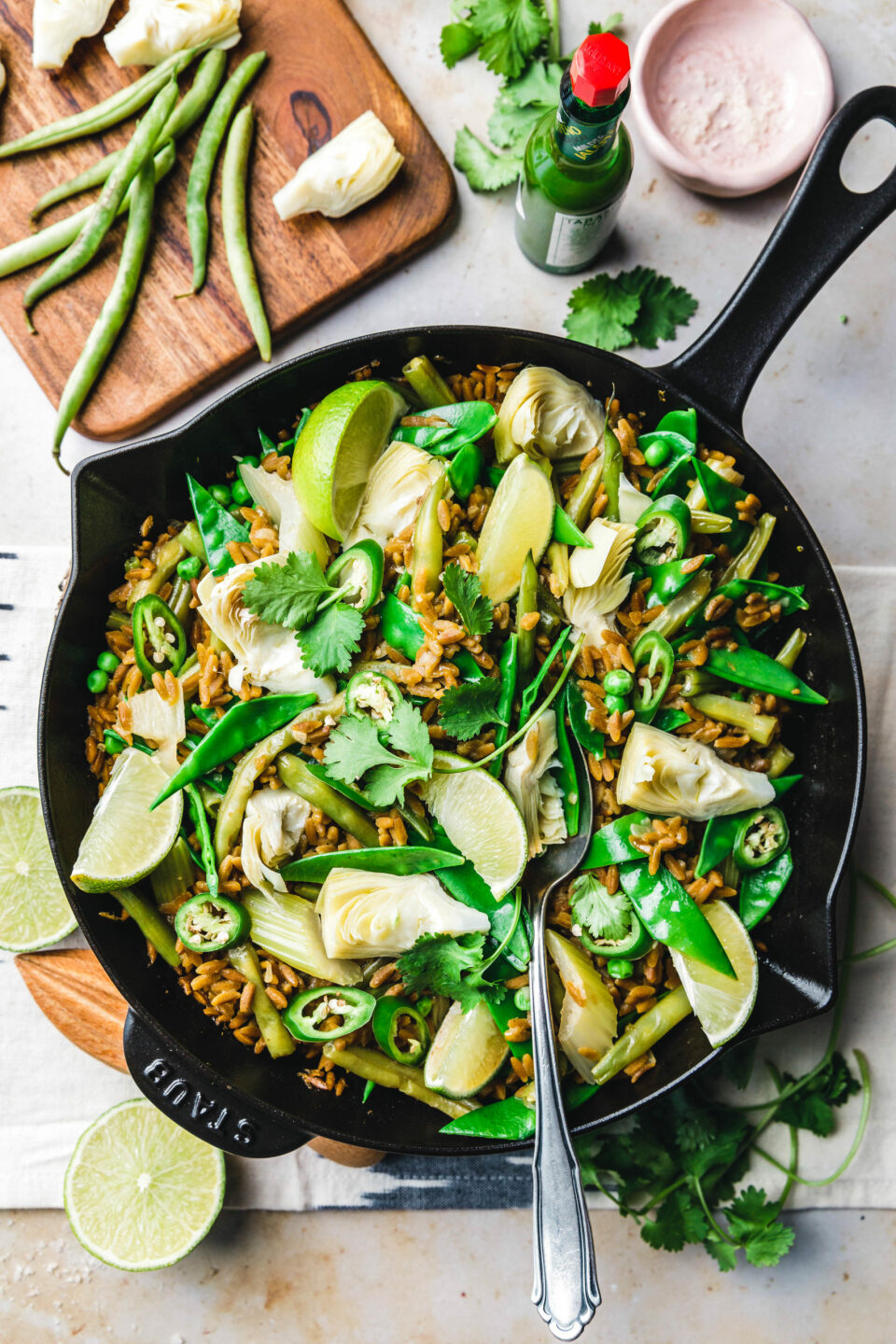 Grüne Paella mit Bohnen, Erbsen & Zuckerschoten