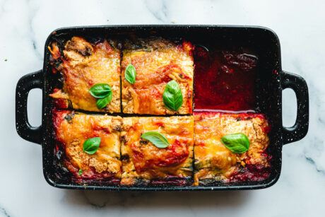 Sommerliche Regenbogen-Gemüselasagne