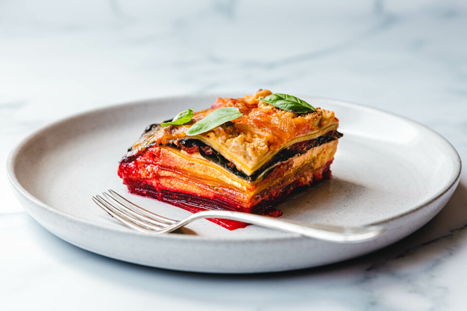 Sommerliche Regenbogen-Gemüselasagne