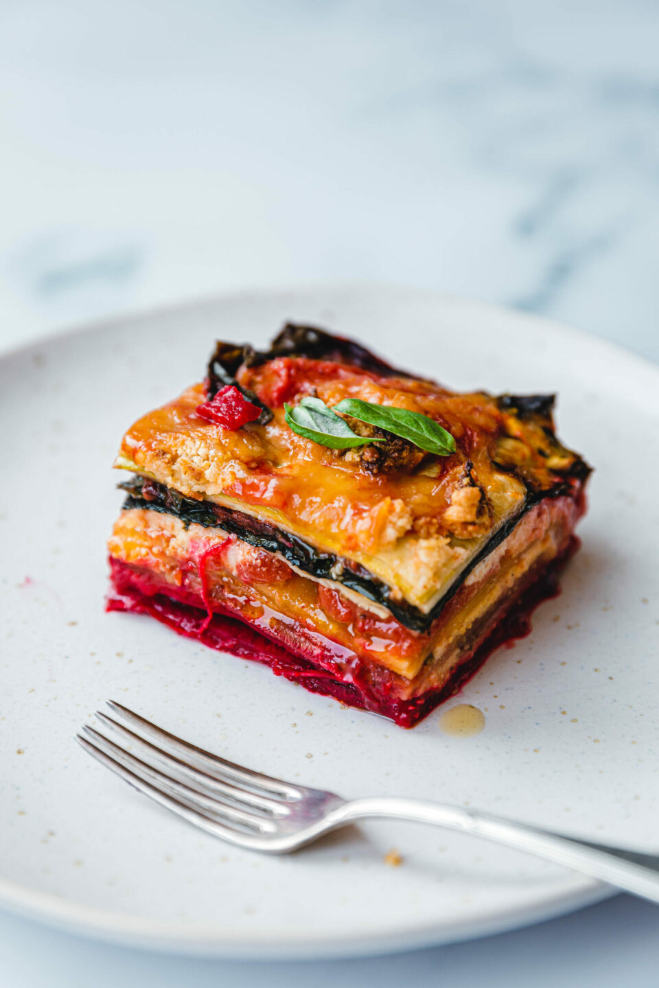 Sommerliche Regenbogen-Gemüselasagne