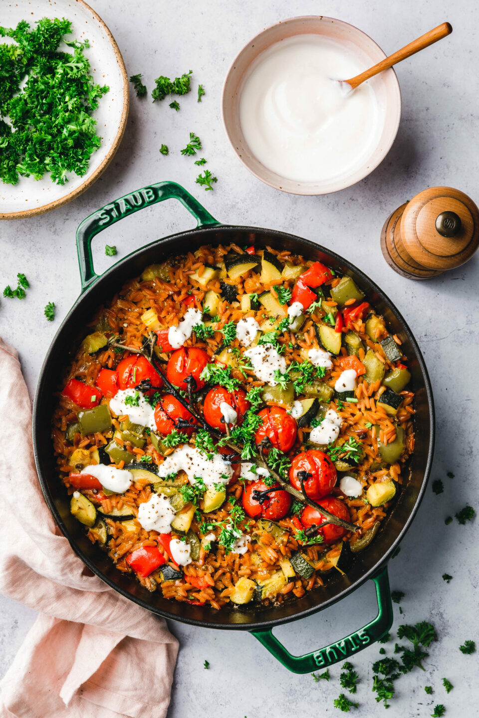 Einfacher Gemüsereis aus dem Ofen