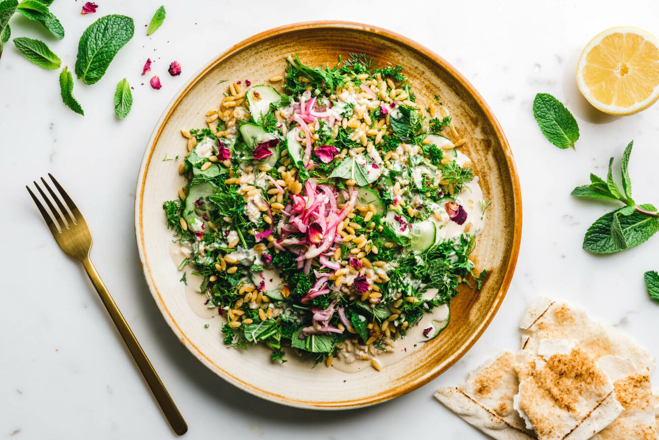 Schneller Falafelsalat mit Tahin-Dressing