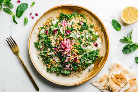Schneller Falafelsalat mit Tahin-Dressing
