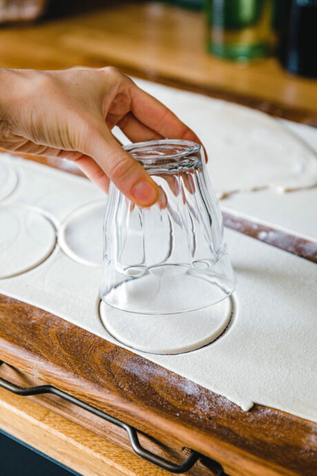 Vegane Piroggen mit Kartoffeln, Sauerkraut und Pilzen