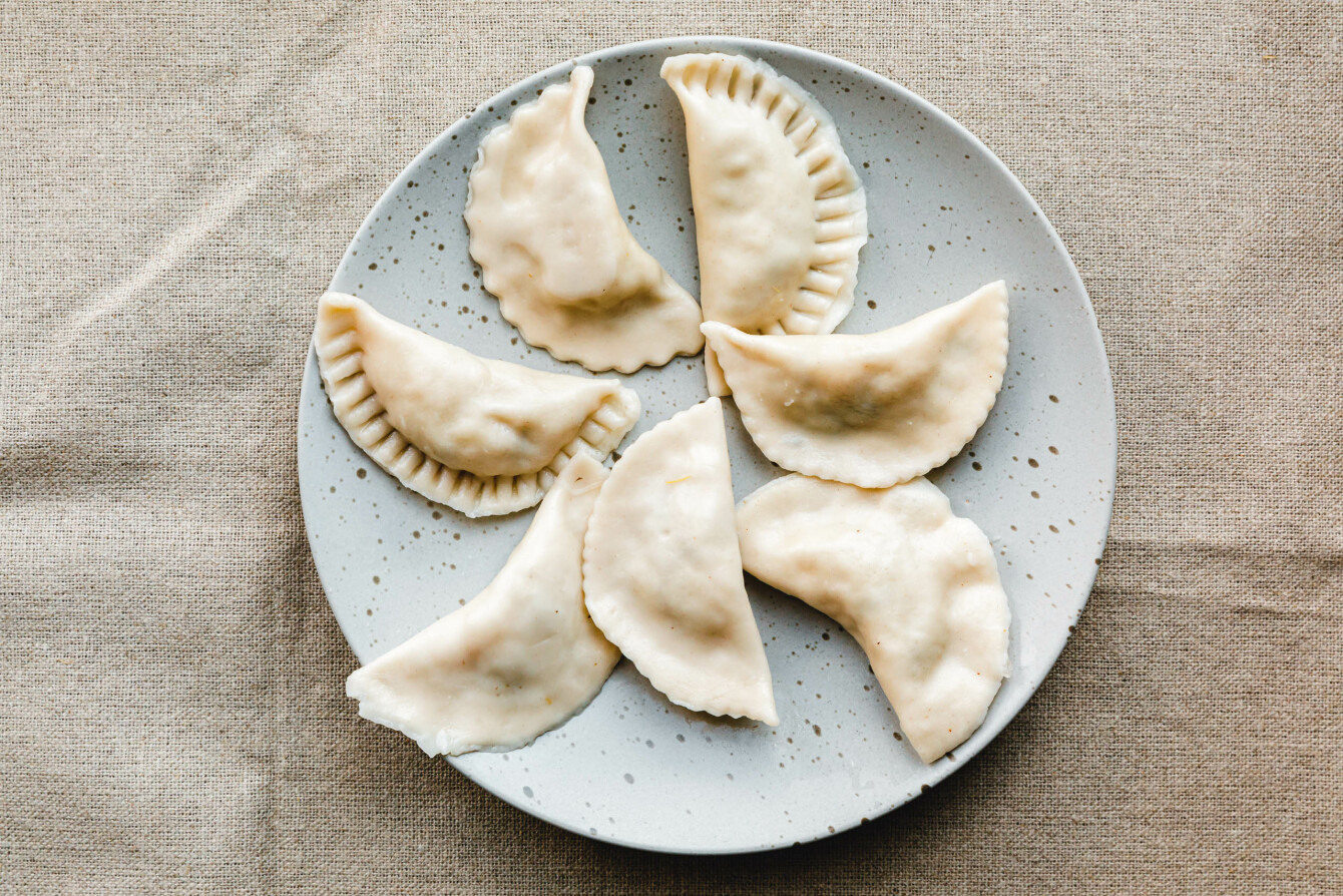 Vegane Piroggen mit Kartoffeln, Sauerkraut und Pilzen