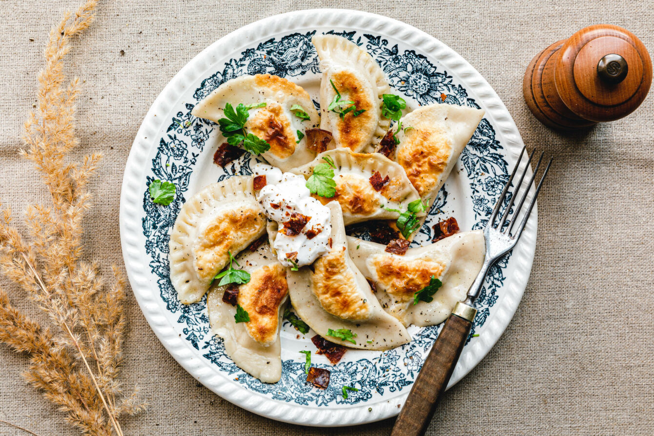Vegane Piroggen mit Kartoffeln, Sauerkraut und Pilzen