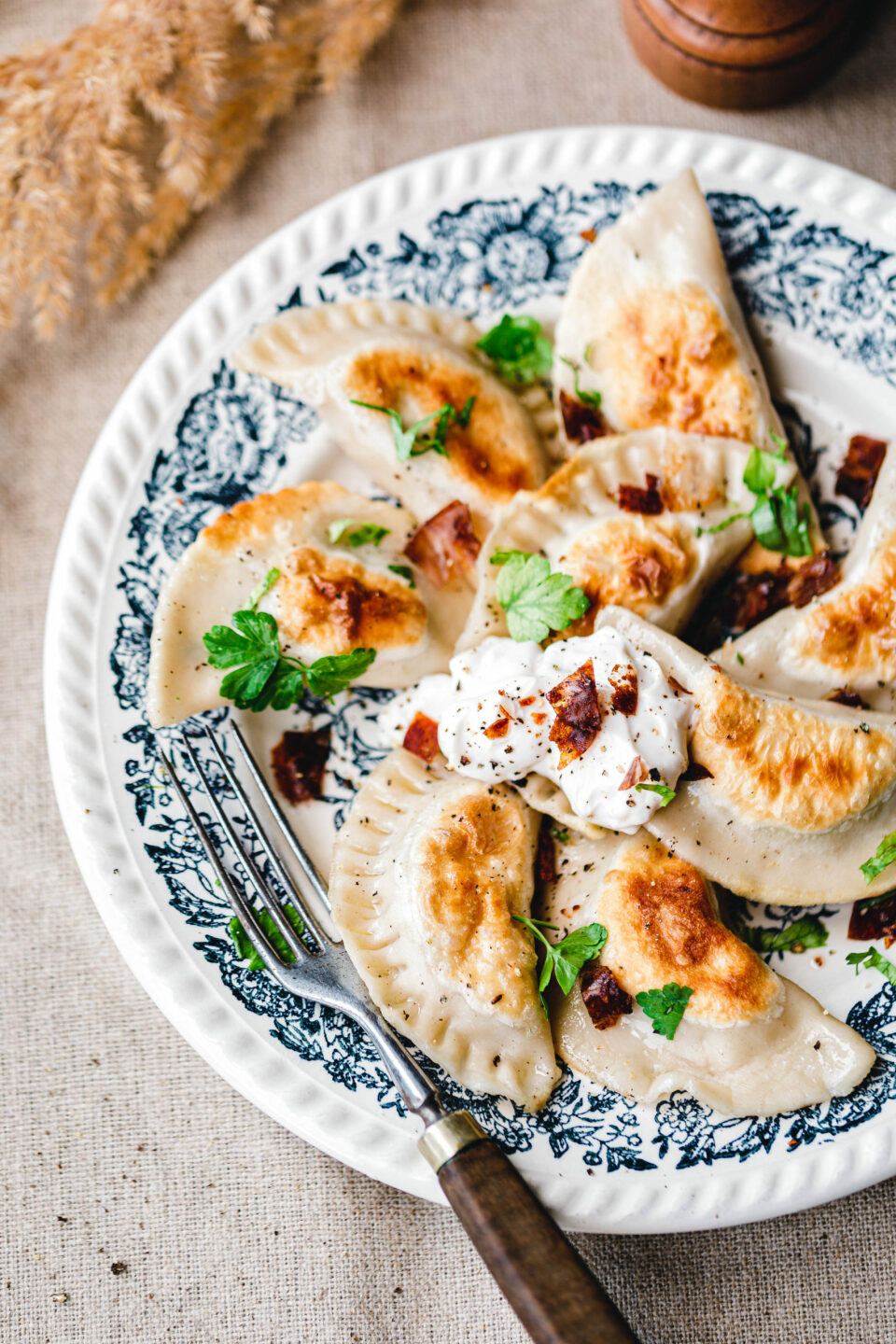 Vegane Piroggen mit Kartoffeln, Sauerkraut und Pilzen