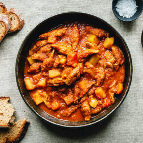 Deftige vegane Gulaschsuppe