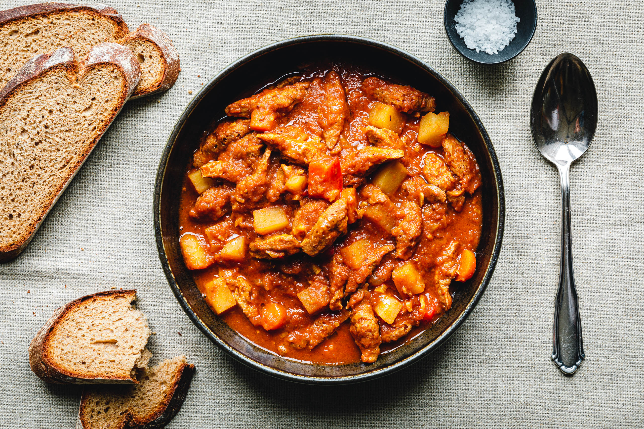 Deftige vegane Gulaschsuppe