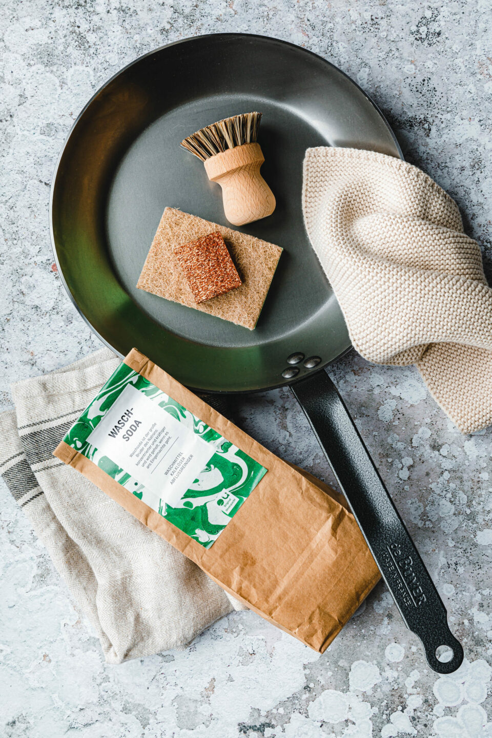 Eisenpfannen einbrennen, pflegen und benutzen