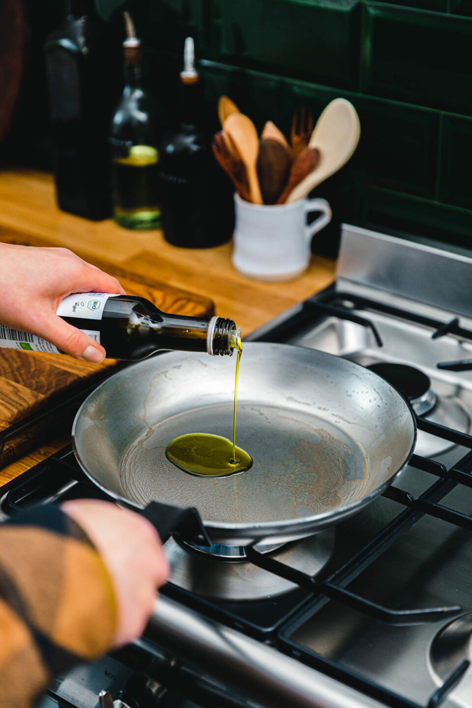 Eisenpfannen einbrennen, pflegen und benutzen