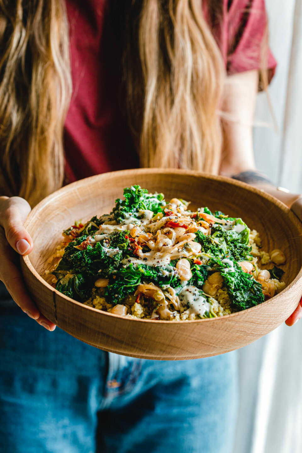 Schnelle Grünkohlpfanne mit weißen Bohnen & getrockneten Tomaten