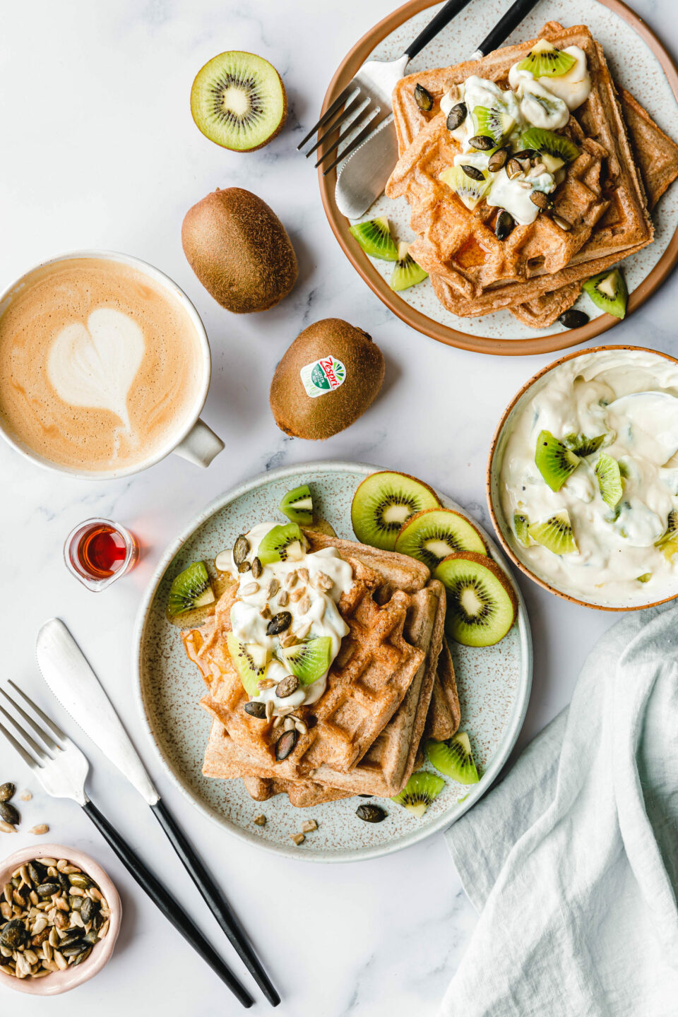 Vegane Vollkornwaffeln mit Kiwi-Quark