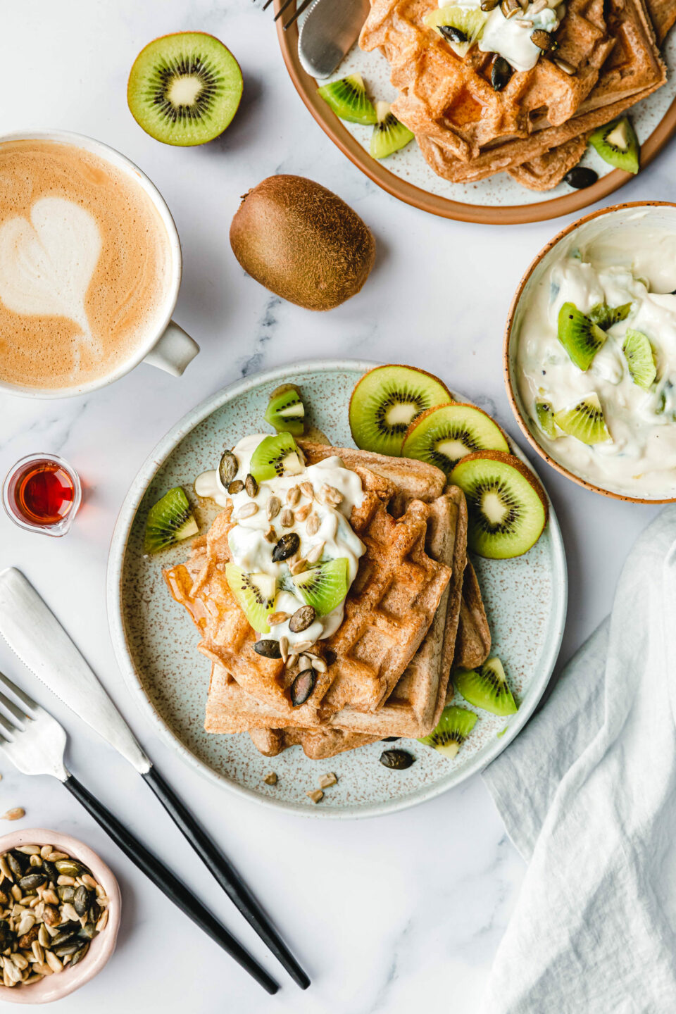 Vegane Vollkornwaffeln mit Kiwi-Quark