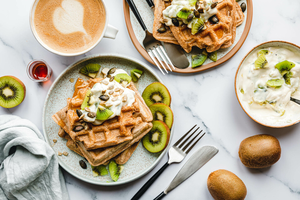 Vegane Vollkornwaffeln mit Kiwi-Quark
