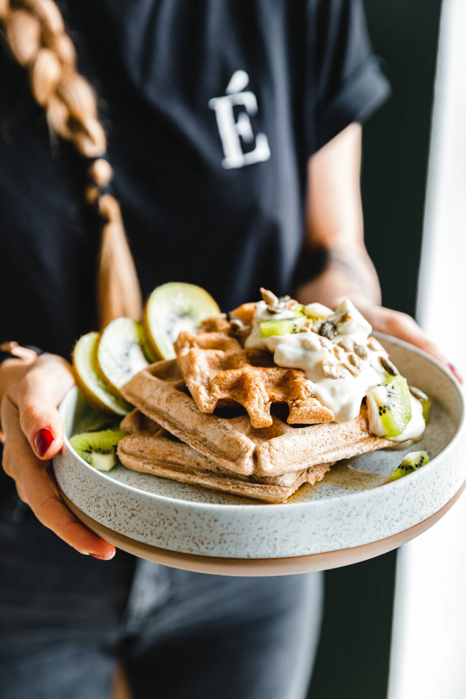 Vegane Vollkornwaffeln mit Kiwi-Quark