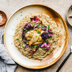 Grünkernrisotto mit gebratenen Kräuterseitlingen und Radicchio