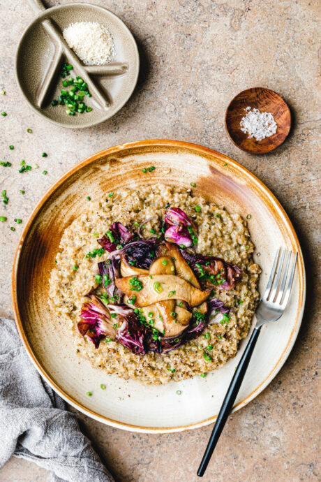 Grünkernrisotto mit gebratenen Kräuterseitlingen und Radicchio
