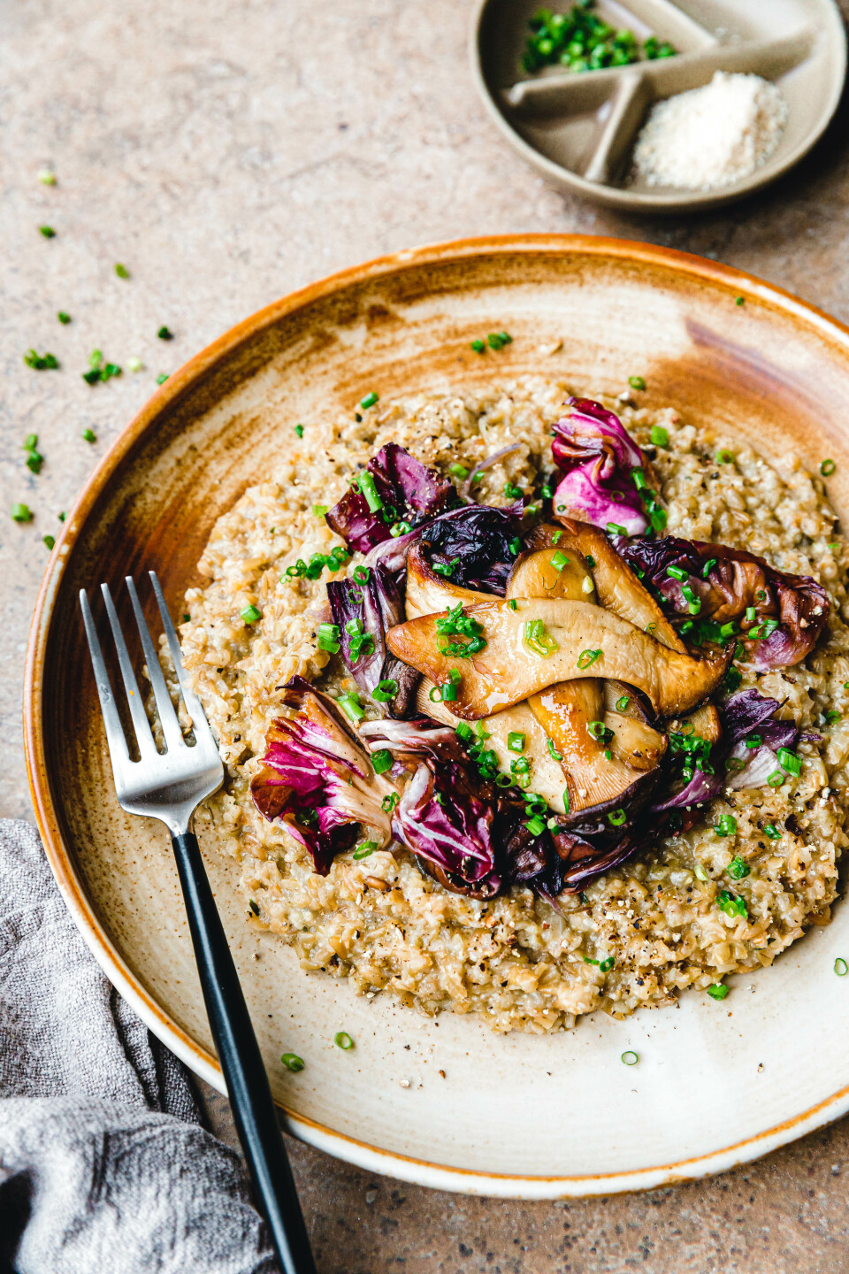 Grünkernrisotto mit gebratenen Kräuterseitlingen und Radicchio