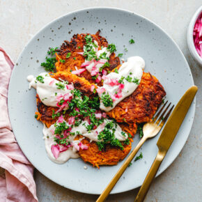 Kürbis-Rösti mit Cashew-Miso-Dip