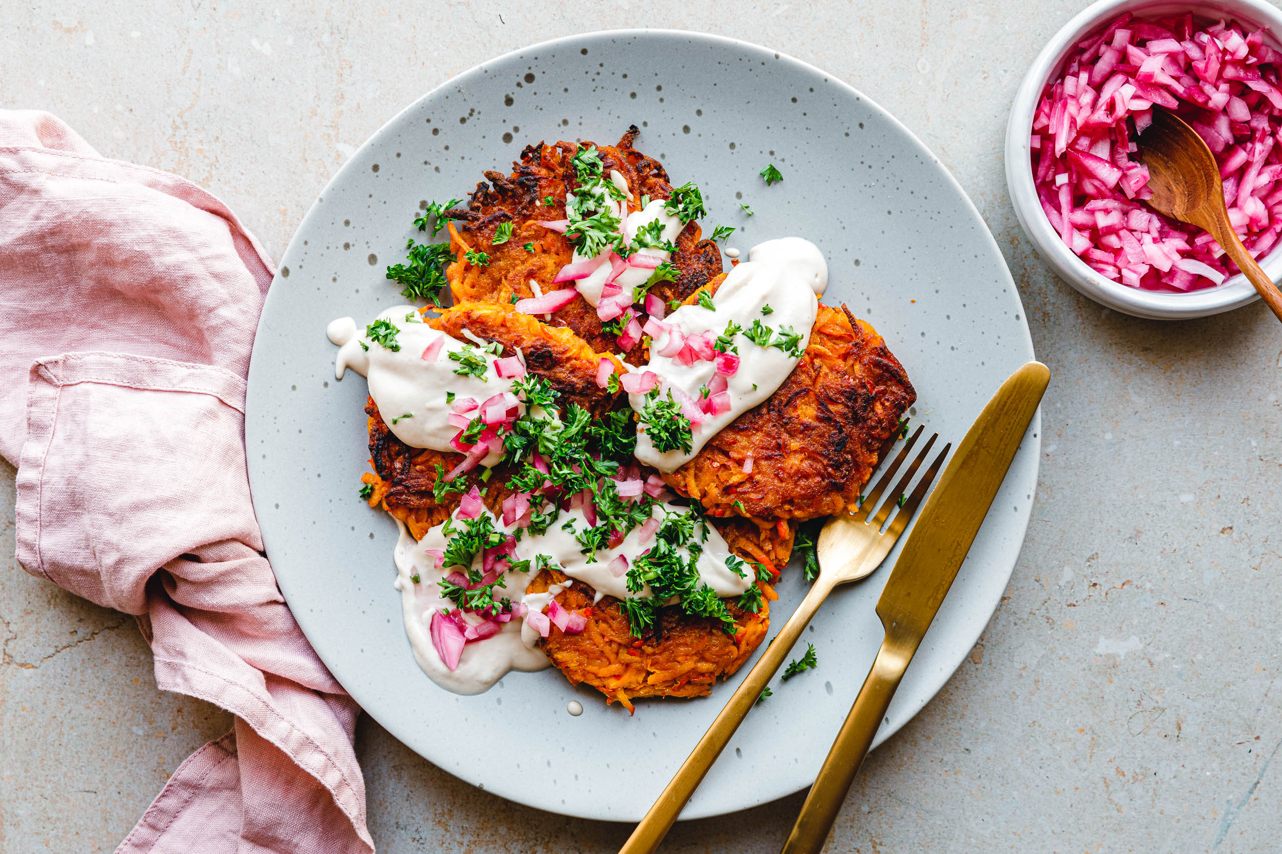 Kürbis-Rösti mit Cashew-Miso-Dip