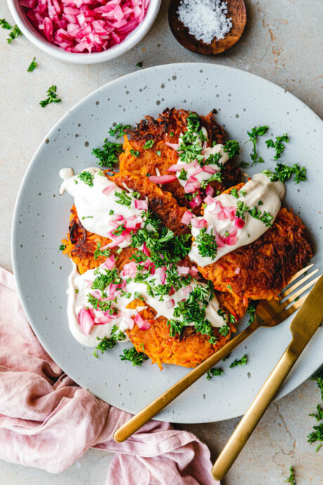 Kürbis-Rösti mit Cashew-Miso-Dip