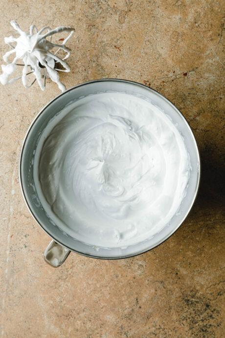 Vegane aufschlagbare Sahne