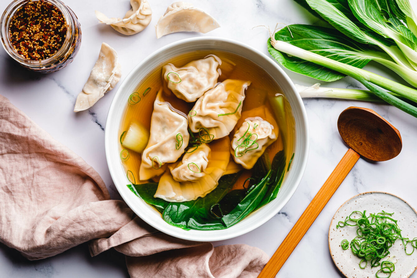 Einfache vegane Wan Tan Suppe