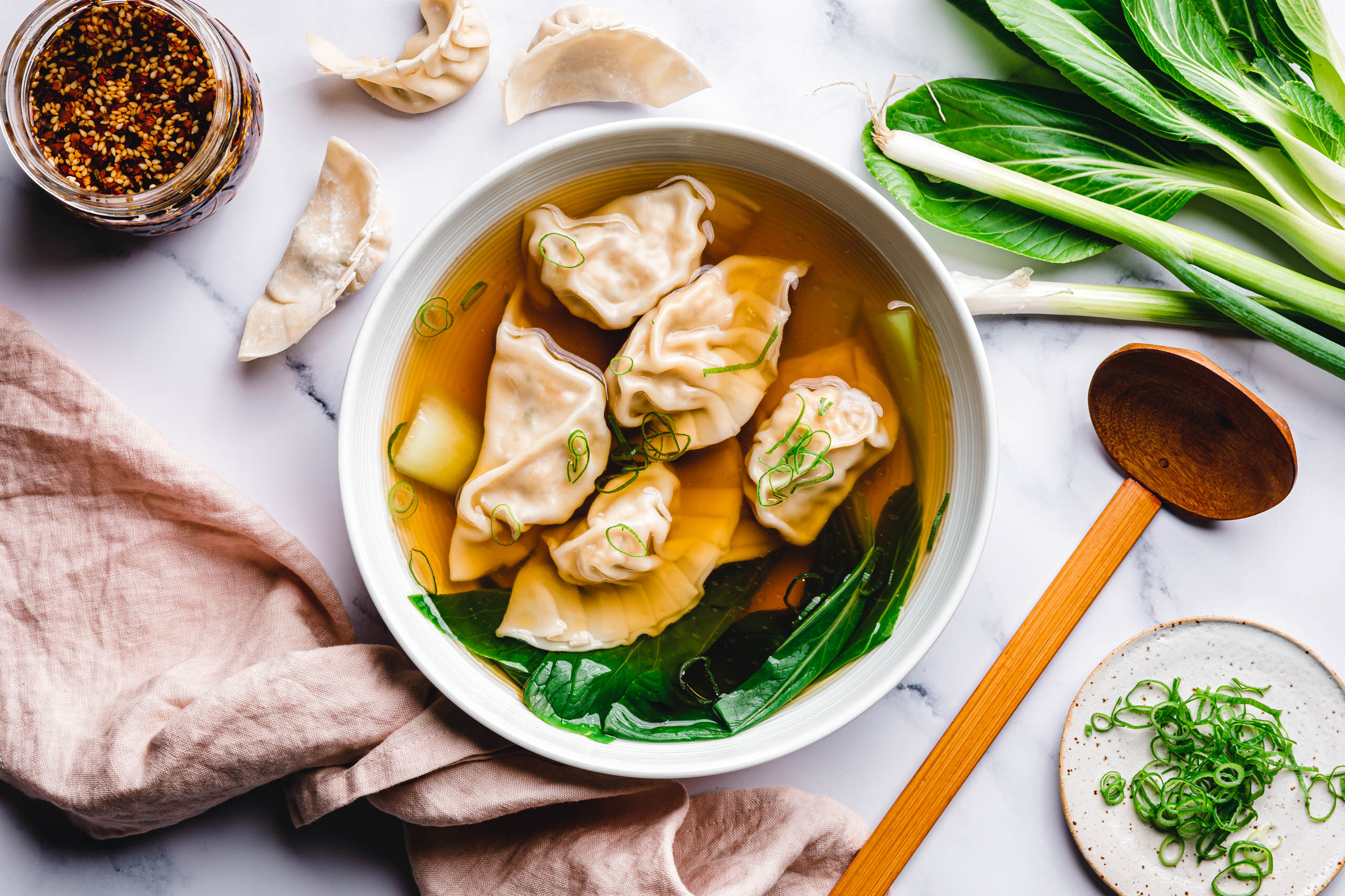 Einfache vegane Wan Tan Suppe