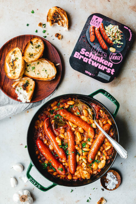 Like Meat – Veganes Cassoulet mit Schinken-Bratwurst