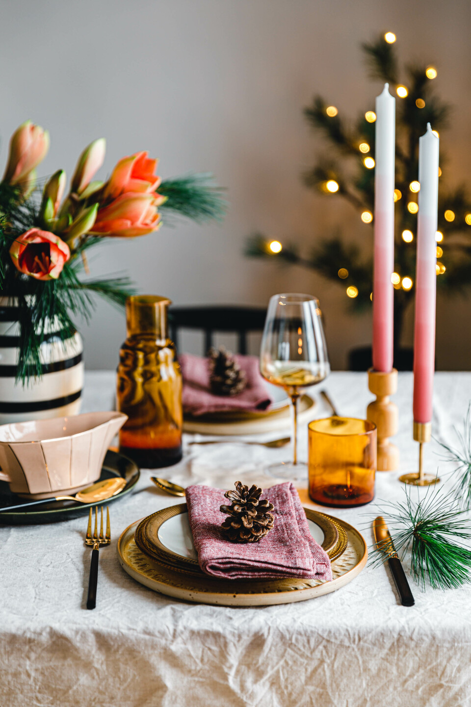 Gedeckter Weihnachtstisch