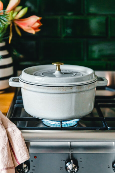 Adventsgewinnspiel Gusseisen-Cocotte von STAUB