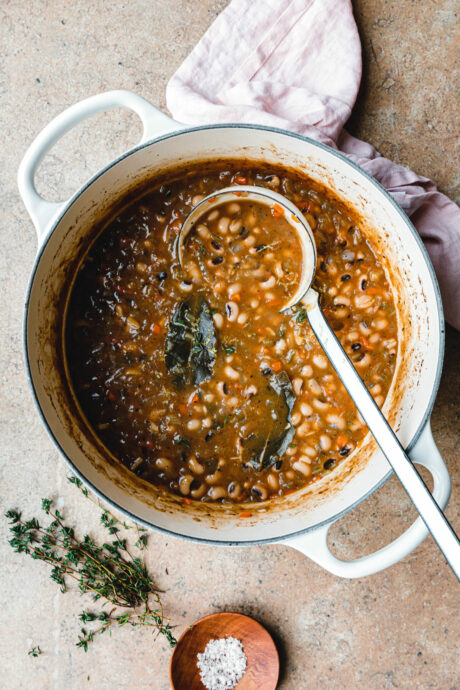 Rauchiger Eintopf mit Black Eyed Peas