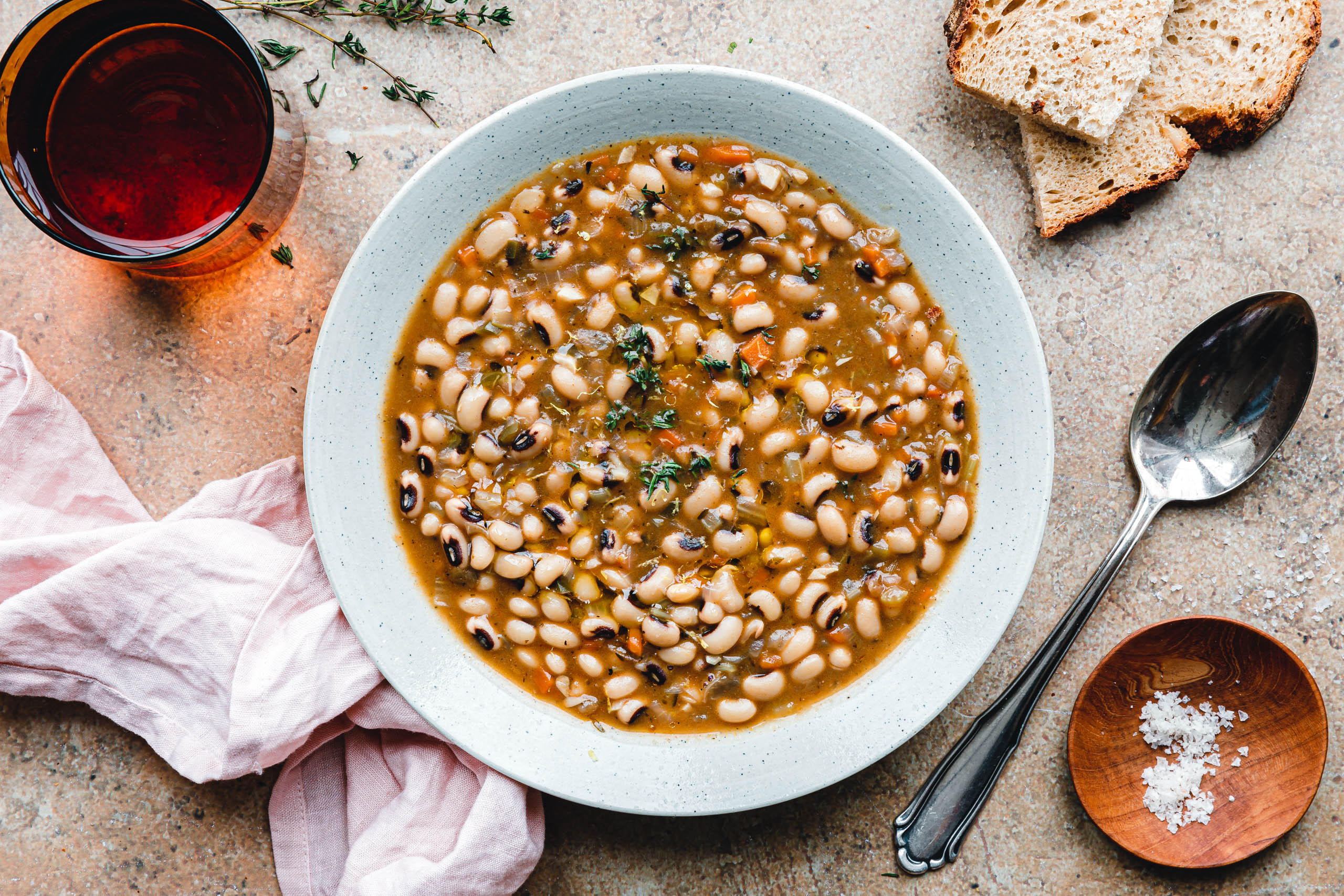 Rauchiger Eintopf mit Black Eyed Peas