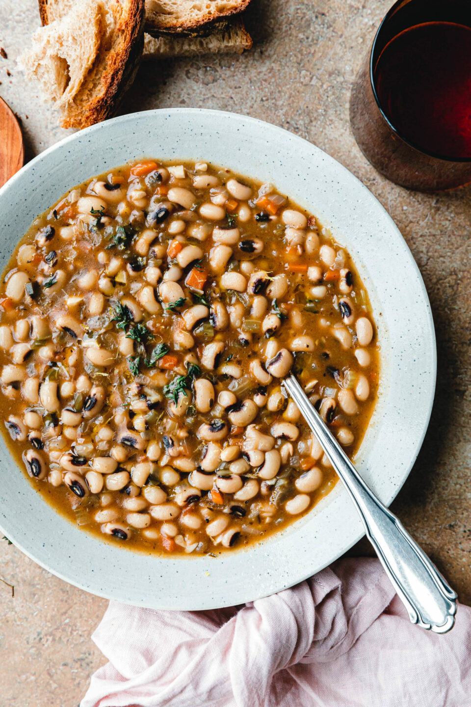 Rauchiger Eintopf mit Black Eyed Peas