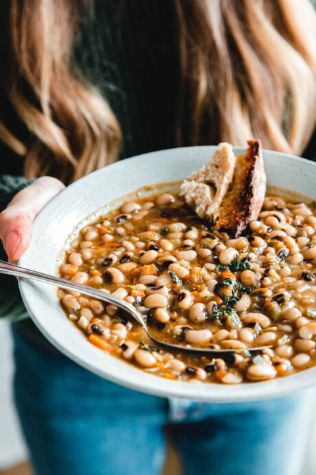 Rauchiger Eintopf mit Black Eyed Peas