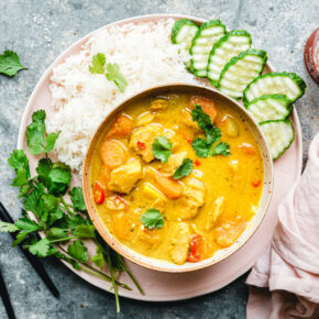 Veganes gelbes Thai-Curry