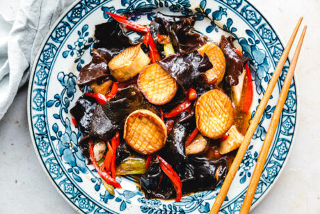 Szechuan-Pilz-Scallops in Knoblauch-Sauce