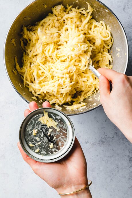 Kartoffelpuffer formen