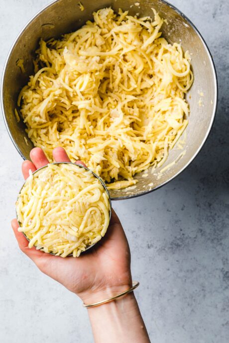 Kartoffelpuffer formen