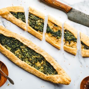 Vegane Pide mit Spinat