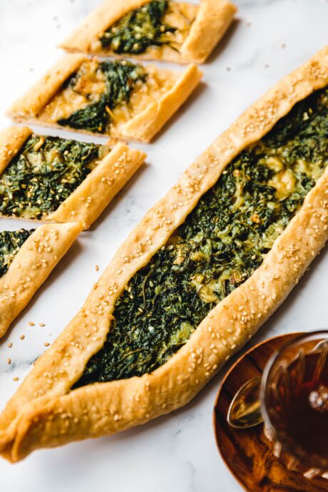 Vegane Pide mit Spinat