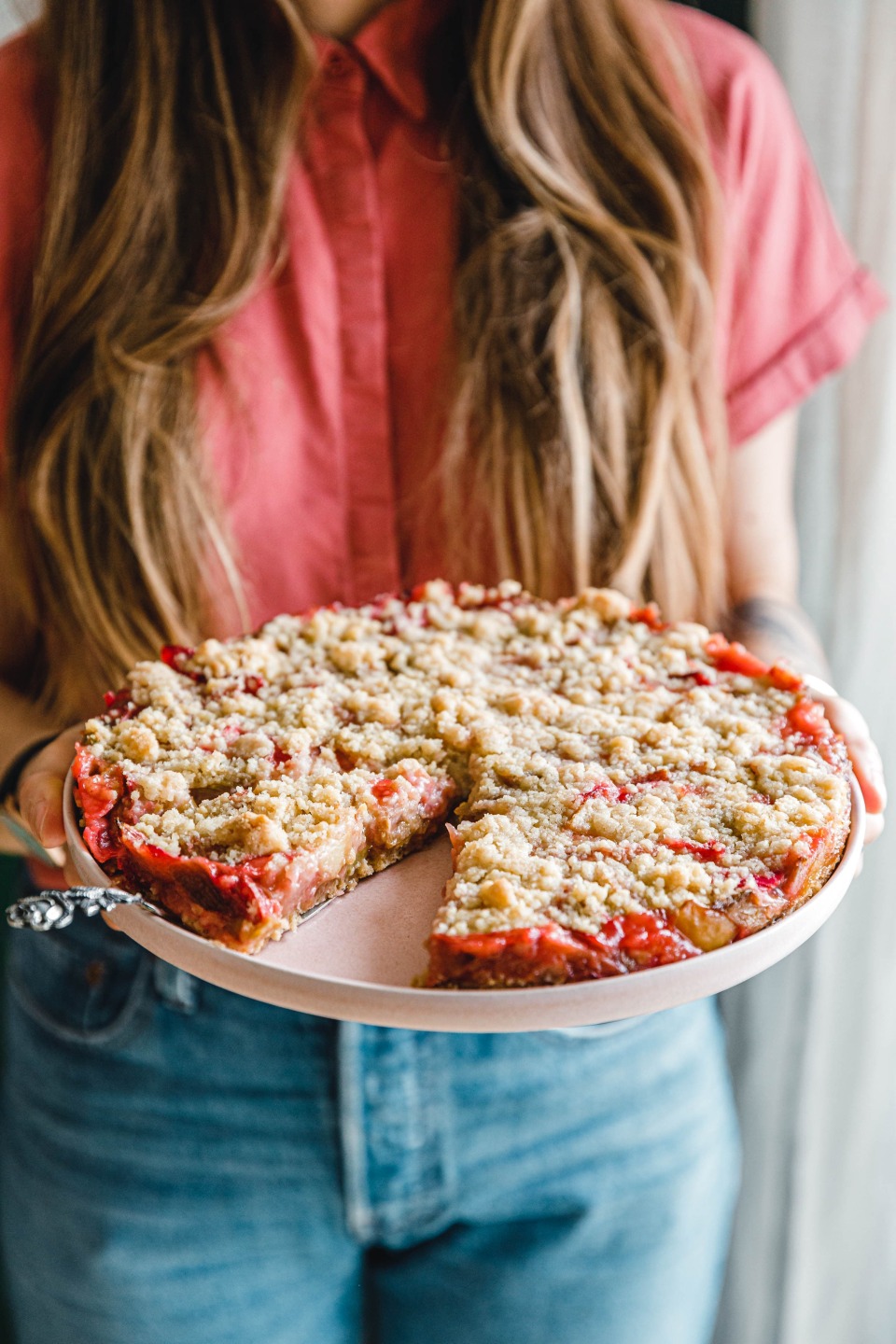 Veganer Rhabarberkuchen mit Streuseln